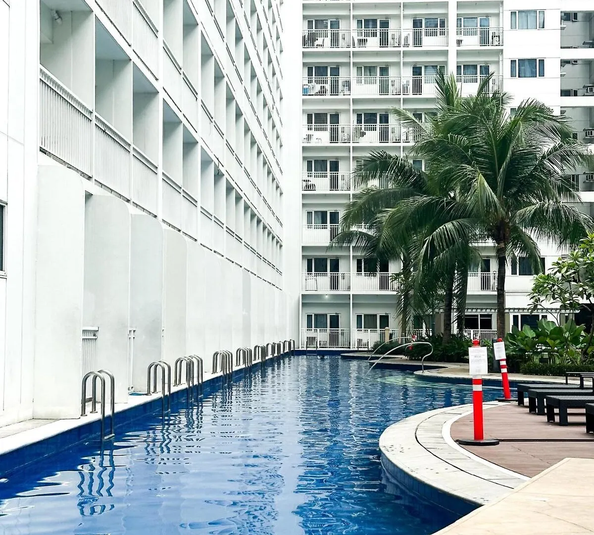 Crizzy'S Hub Gabrielle At Shore Residences Manila 0*,  Philippines